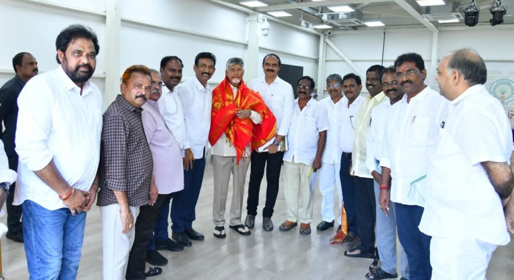 పే-రివిజన్ కమిషన్ నియమిస్తాం – 2 పెండింగ్ డీఏలను విడుదల చేస్తాం : ముఖ్యమంత్రి చంద్రబాబు